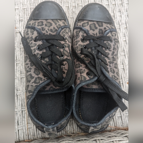 Shoes - Picture 3 of 6